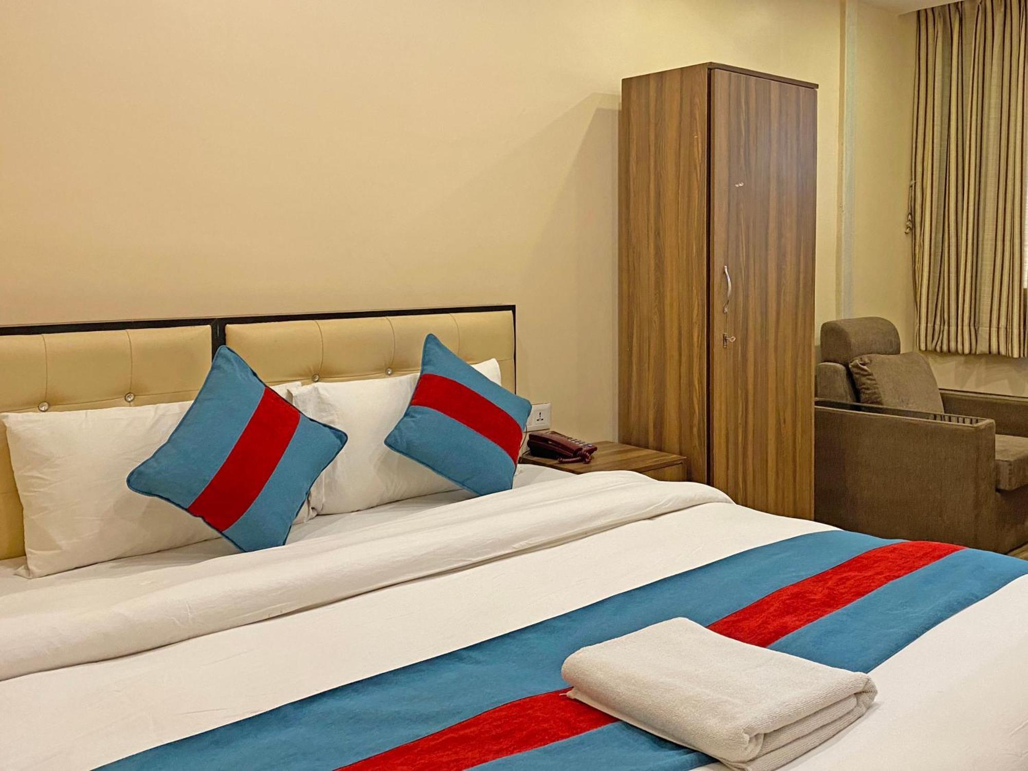 Hotel Airport Holiday Kathmandu Esterno foto