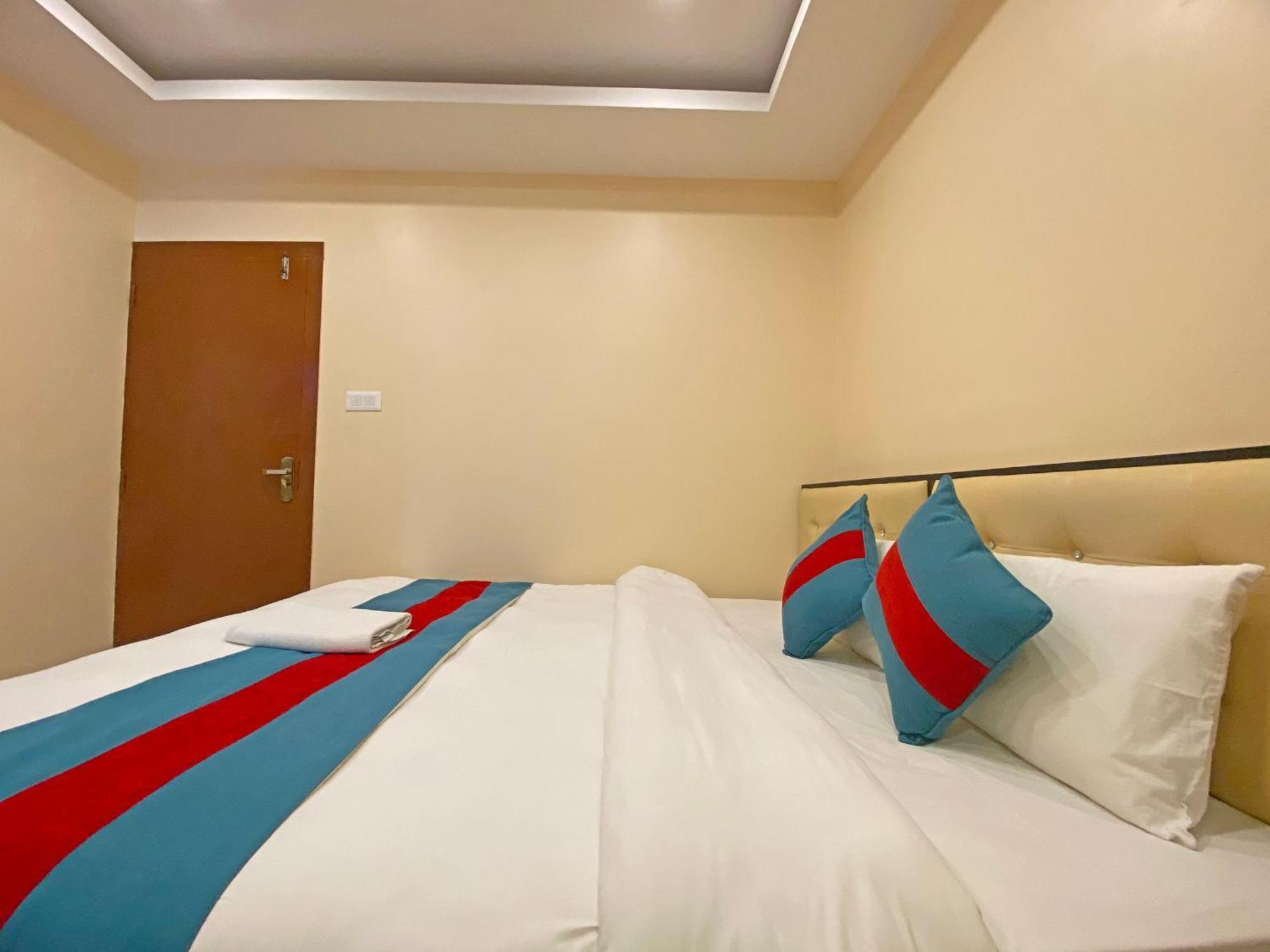 Hotel Airport Holiday Kathmandu Esterno foto