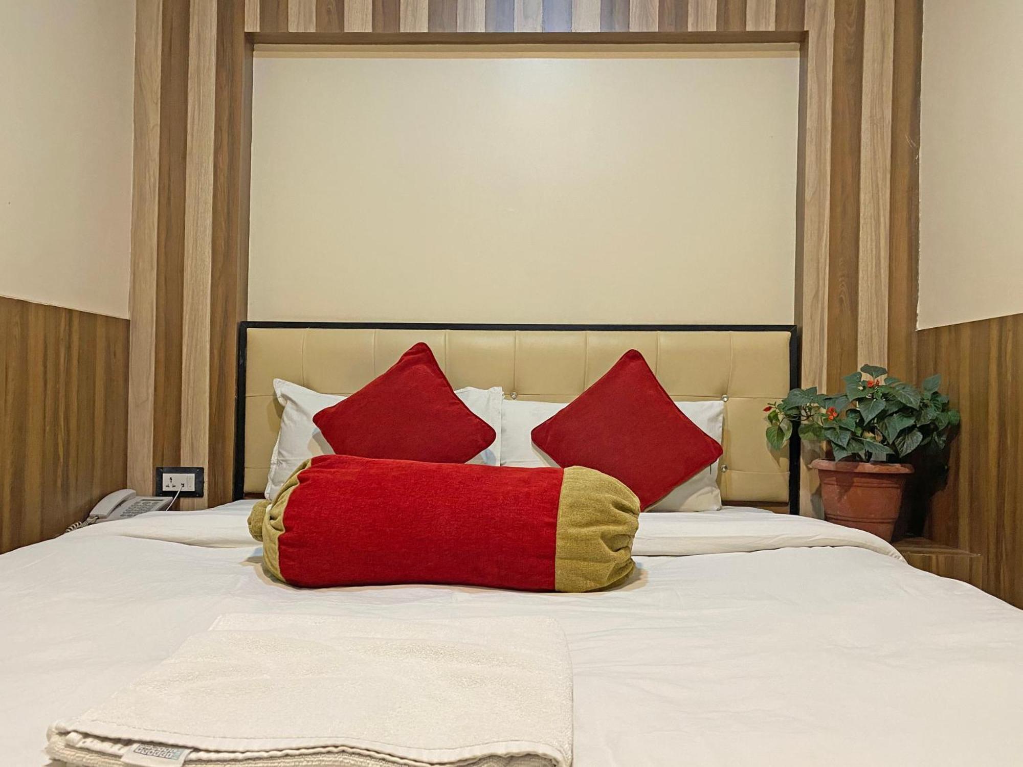 Hotel Airport Holiday Kathmandu Esterno foto