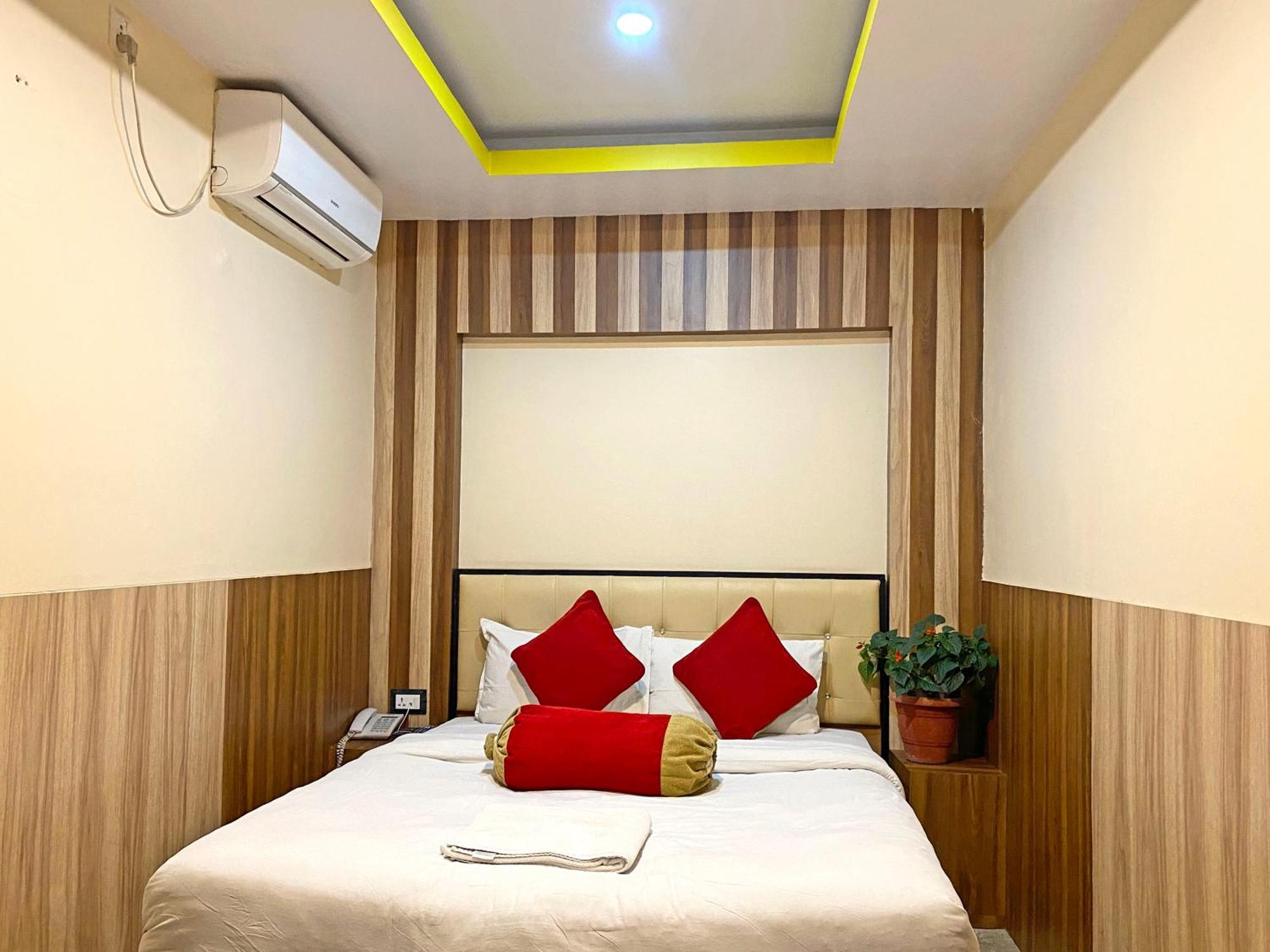 Hotel Airport Holiday Kathmandu Esterno foto