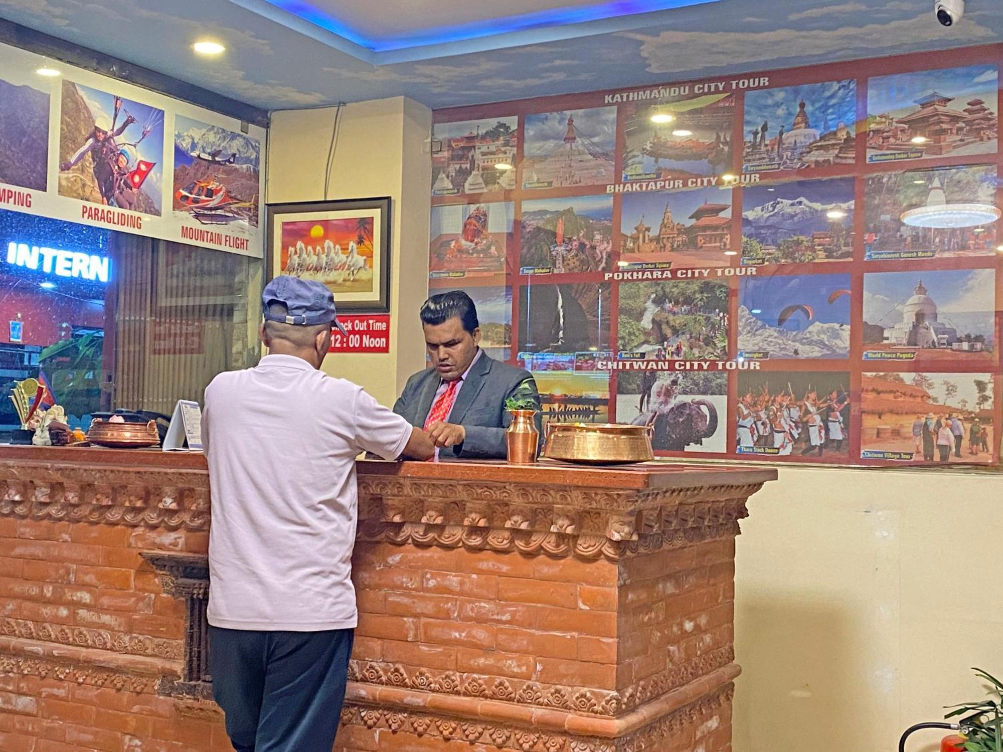 Hotel Airport Holiday Kathmandu Esterno foto