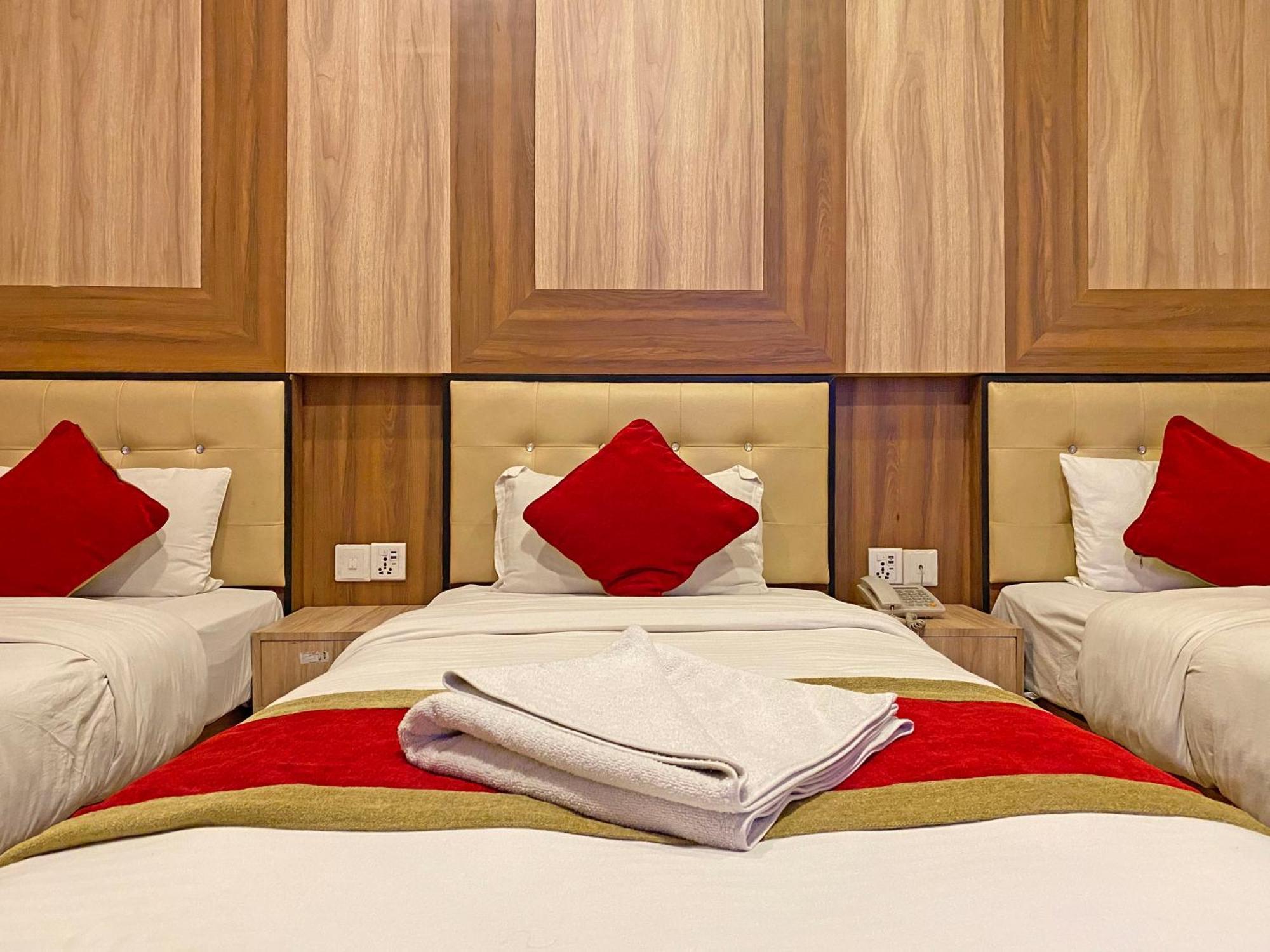 Hotel Airport Holiday Kathmandu Esterno foto