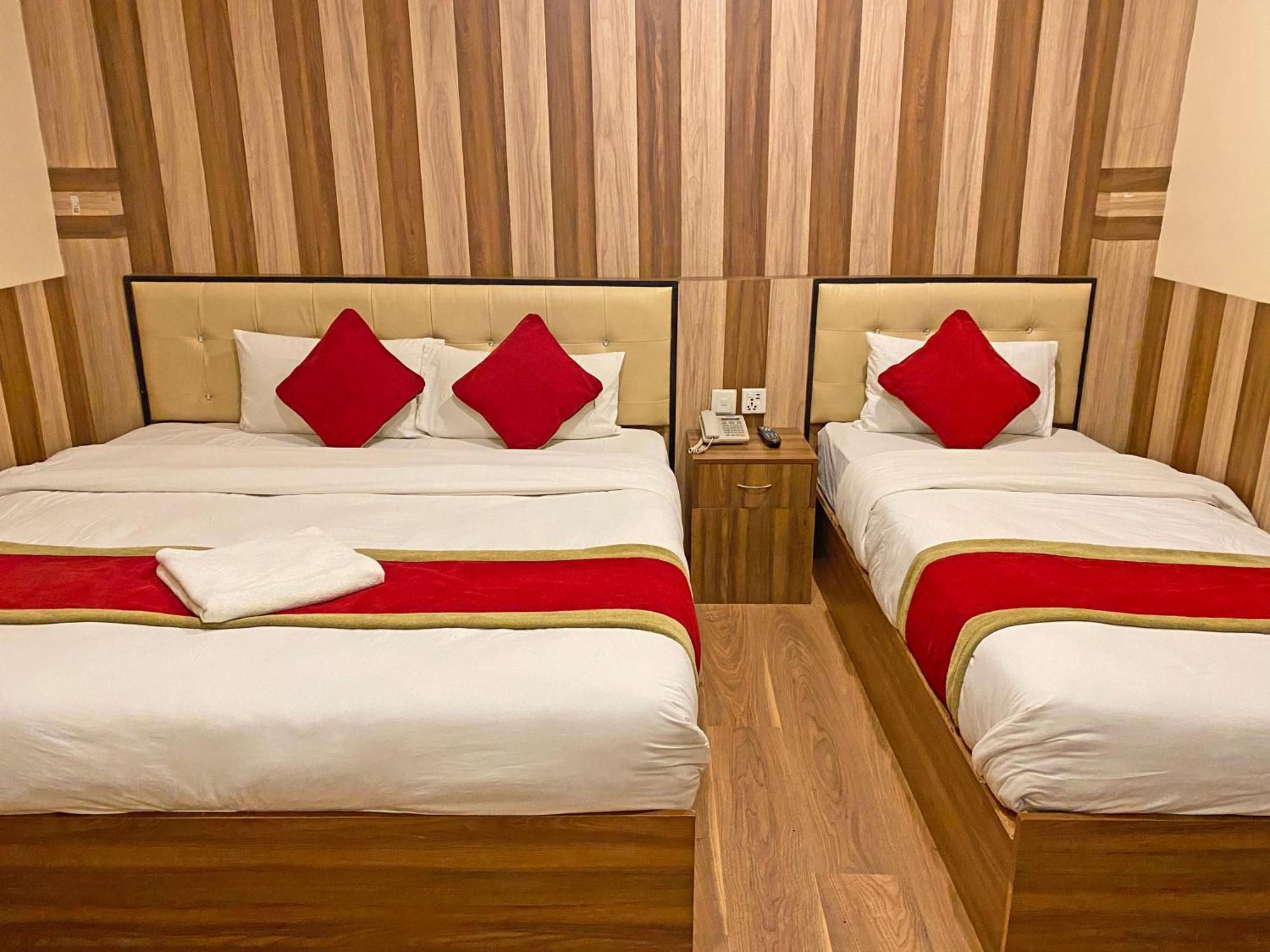Hotel Airport Holiday Kathmandu Esterno foto