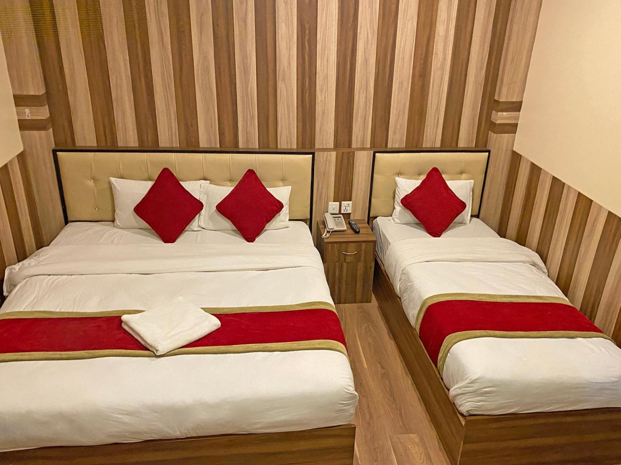 Hotel Airport Holiday Kathmandu Esterno foto