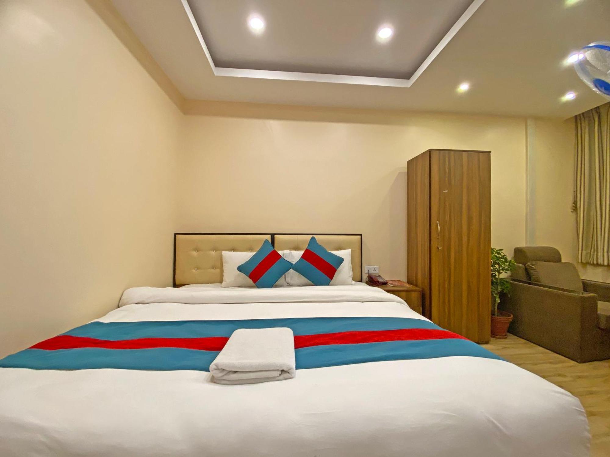 Hotel Airport Holiday Kathmandu Esterno foto
