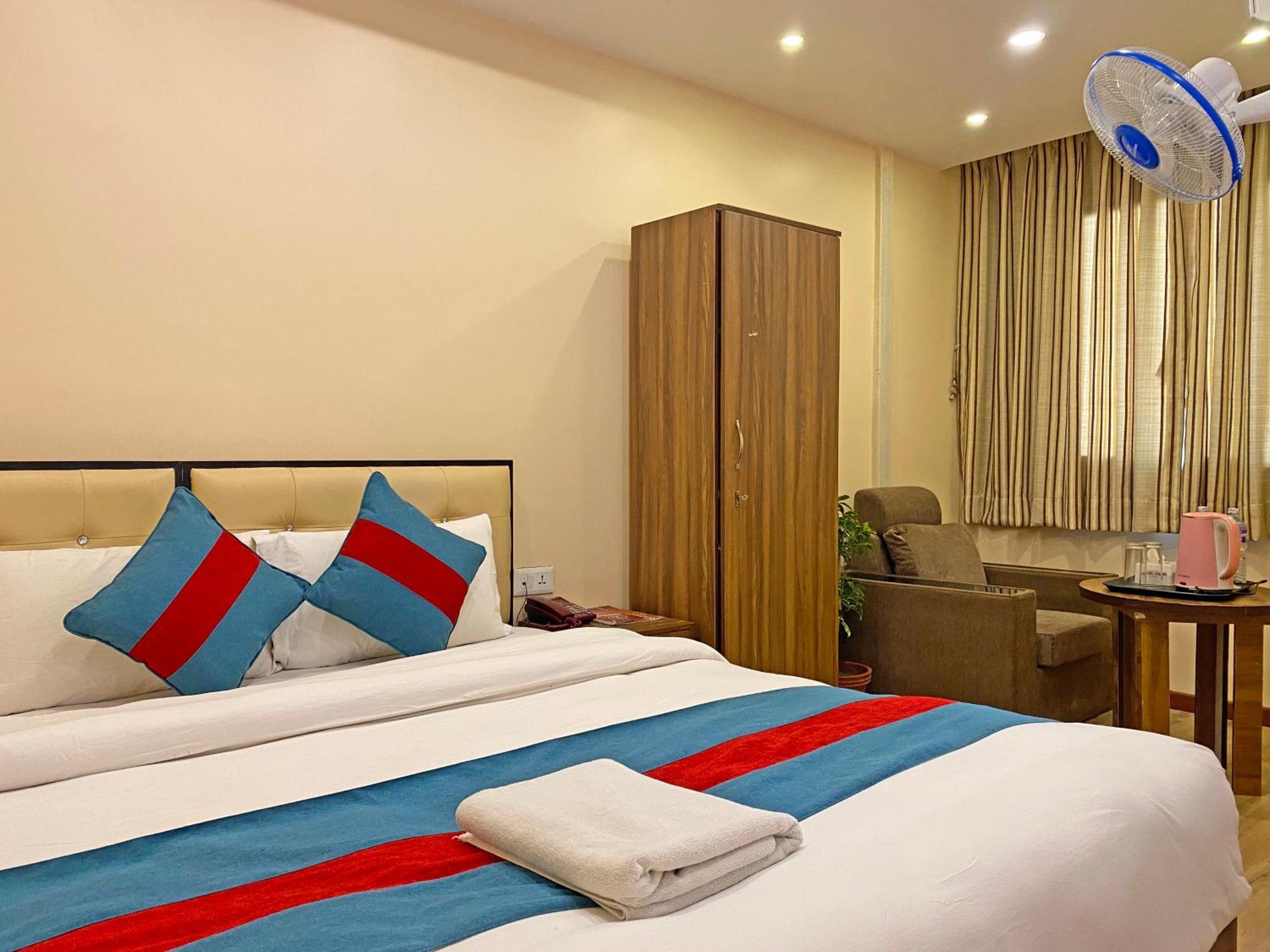 Hotel Airport Holiday Kathmandu Esterno foto