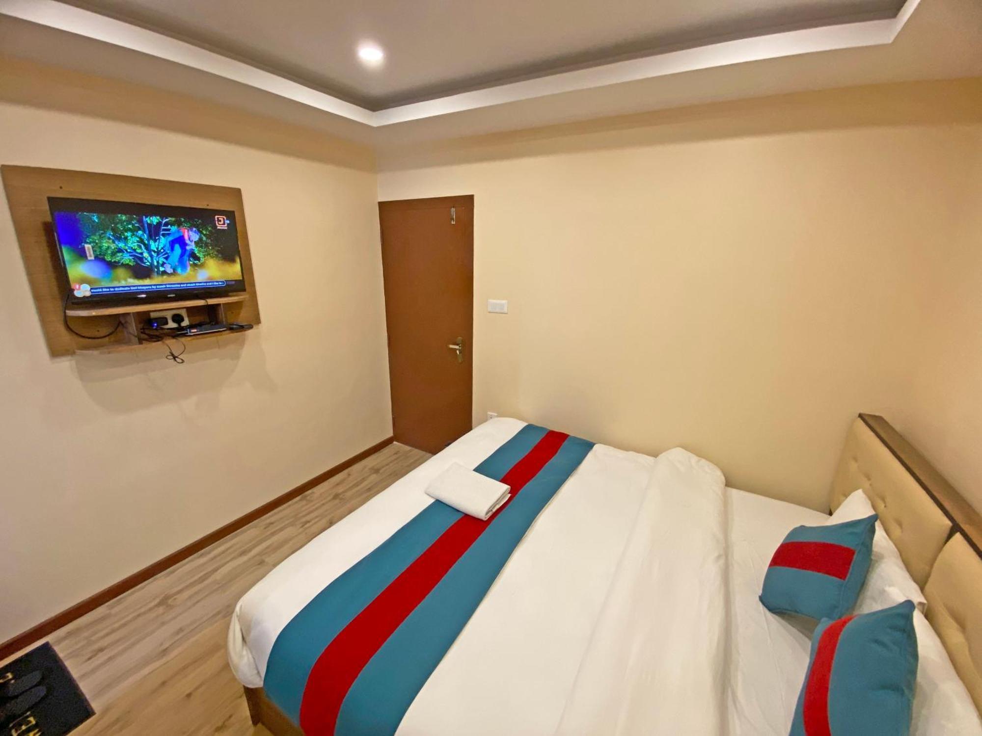 Hotel Airport Holiday Kathmandu Esterno foto