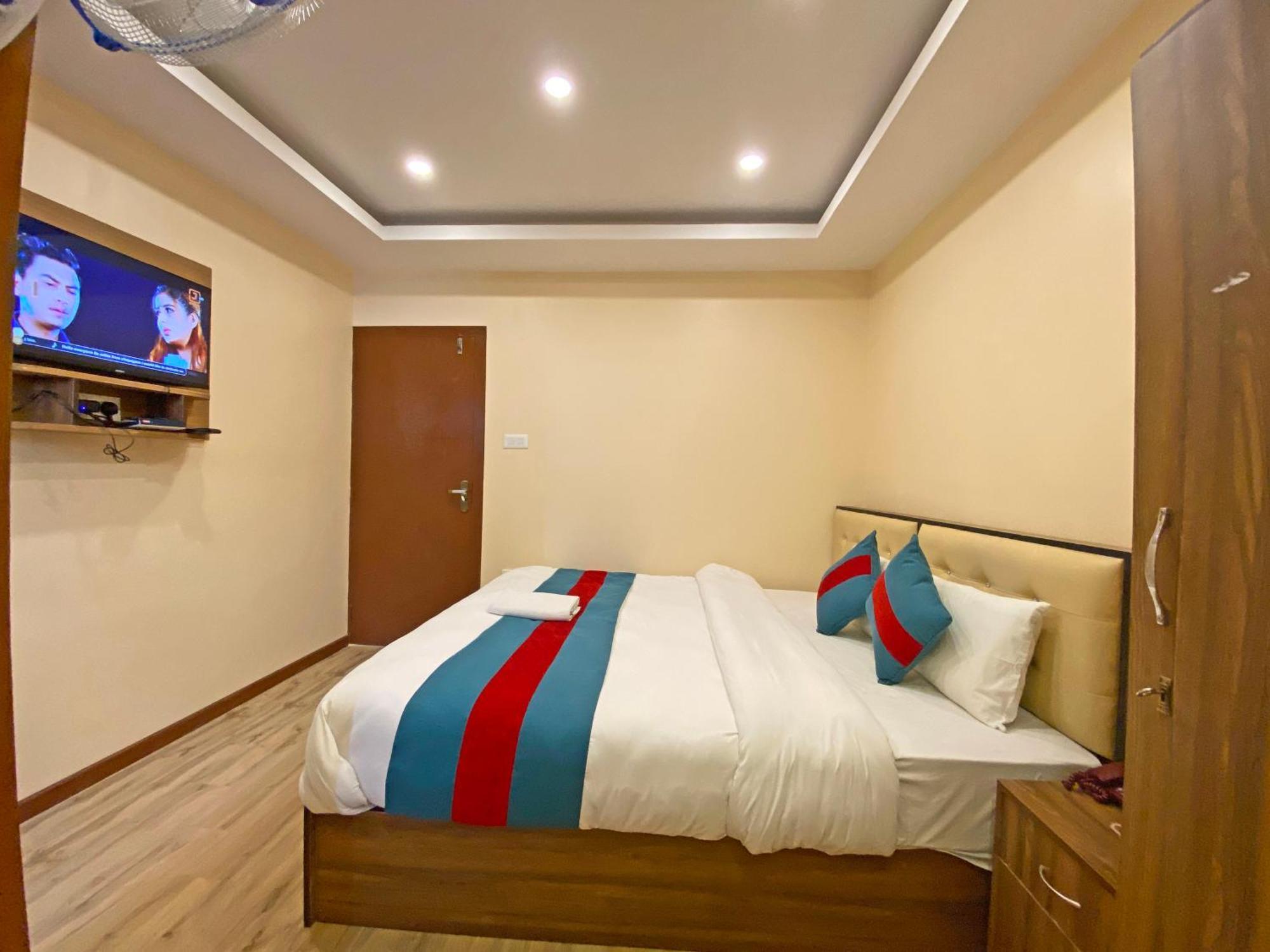 Hotel Airport Holiday Kathmandu Esterno foto